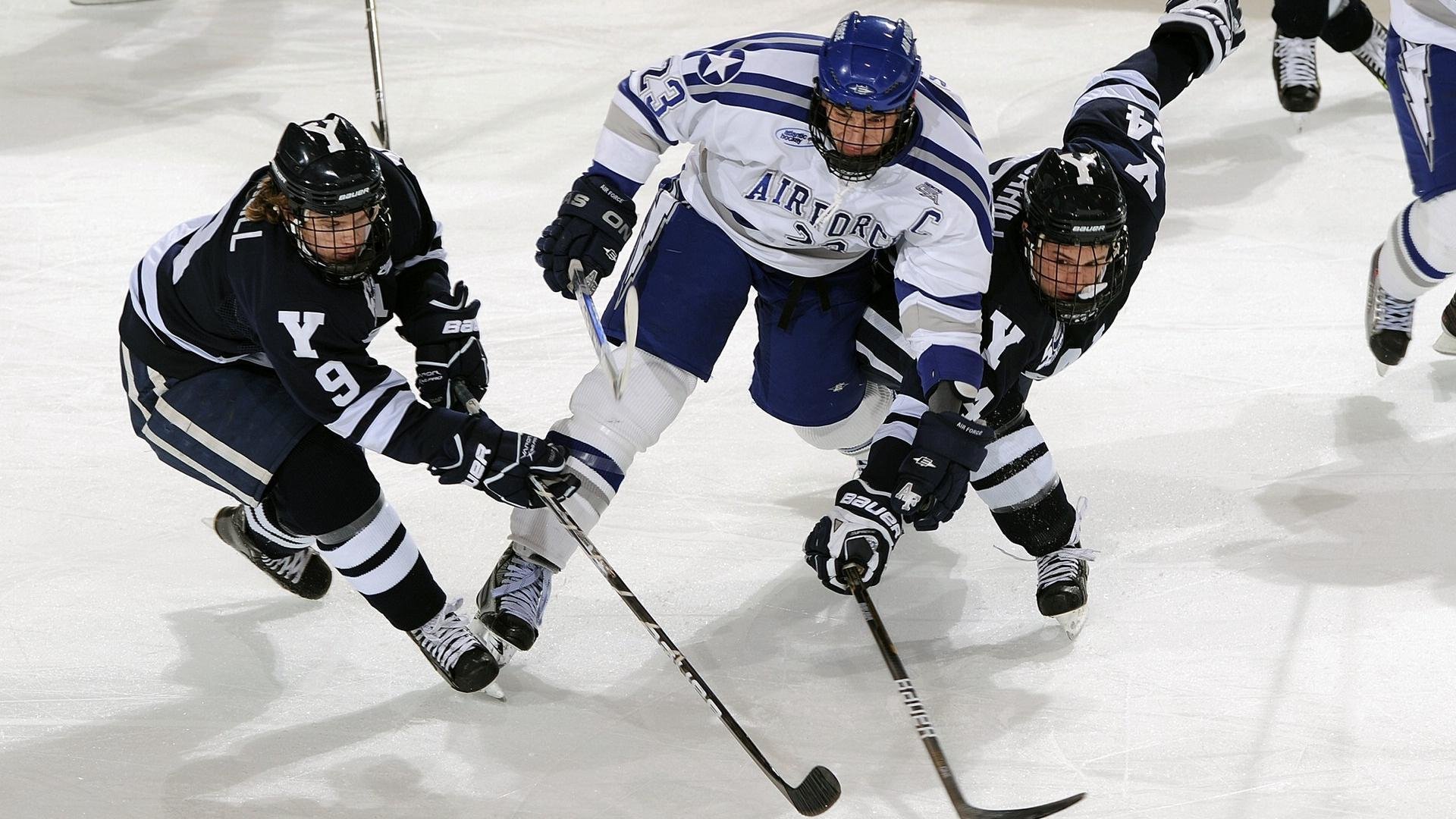 九游网-五大联赛是否鼓励中场球员提前站位覆盖断球线路，五大联赛中锋